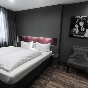 Zimmer mit Kingsize-Bett